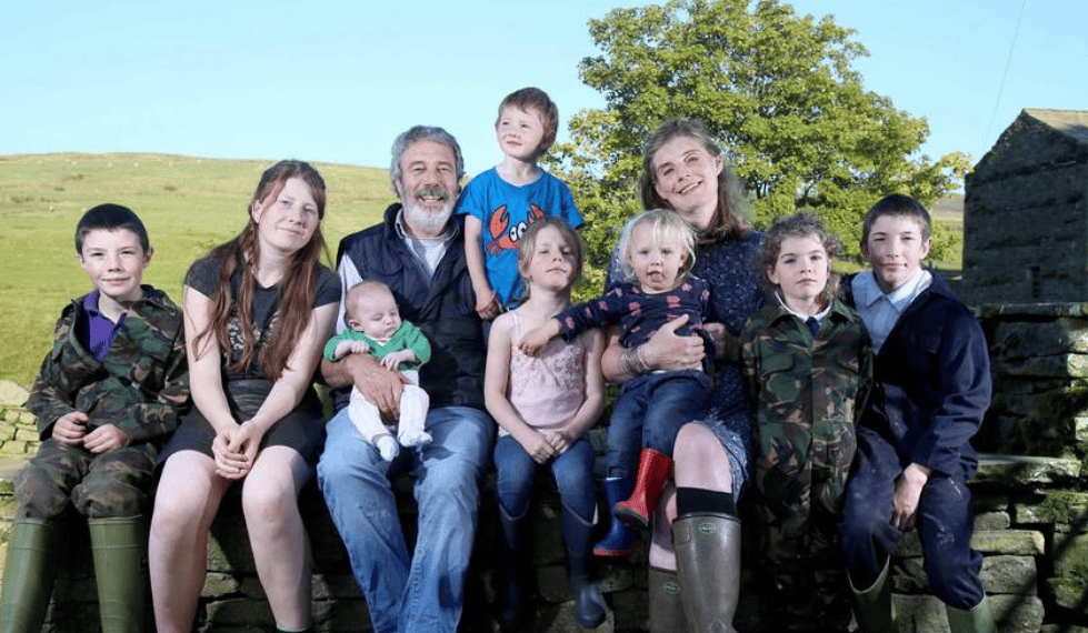 Amanda Owen with her husband, Clive Owen and their children